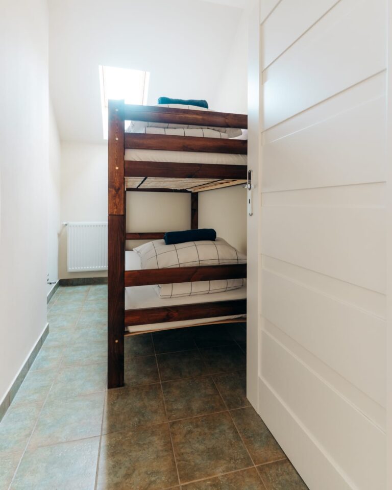 terenowa 22 - party house - pokoj