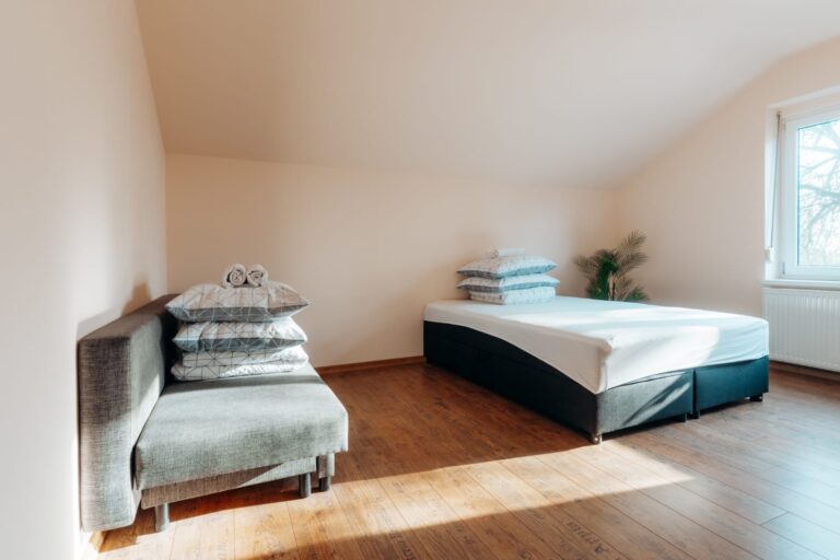 terenowa 22 - party house - pokoj2