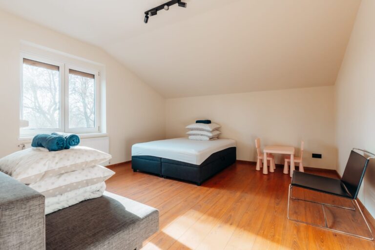 terenowa 22 - party house - pokoj5