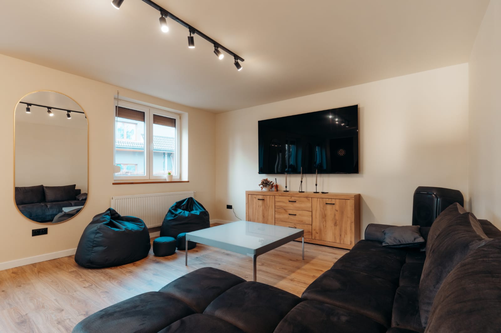 terenowa 22 - party house - salon